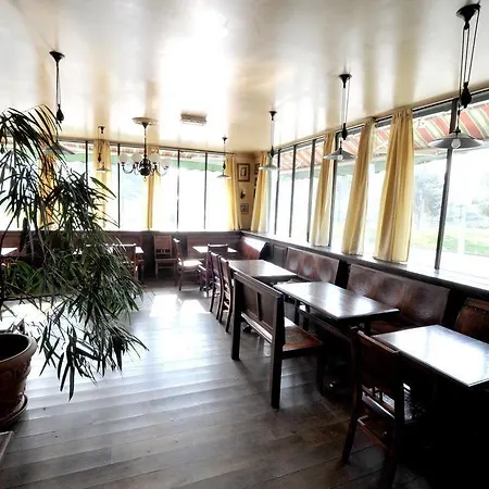 Le Sully Sur Yon Hotel