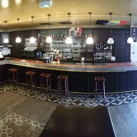 מלון Le Sully Sur Yon 2*