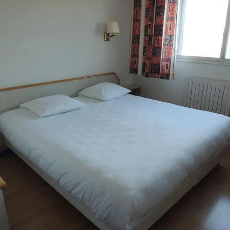 Le Sully Sur Yon Hotel 2*