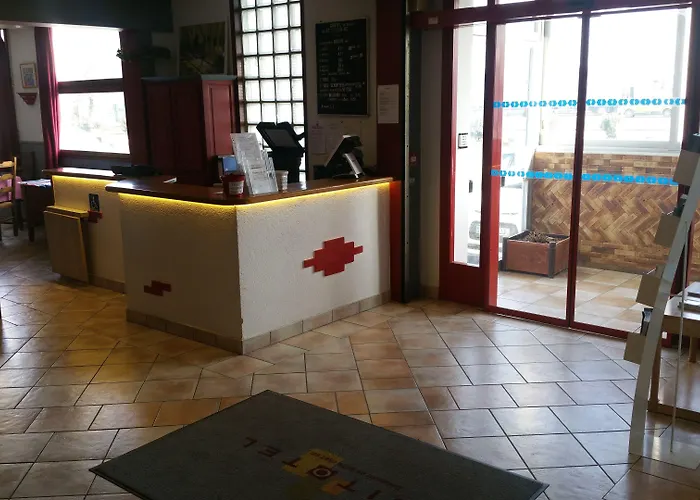 Le Sully Sur Yon 2* לה-רוש-סור-יון