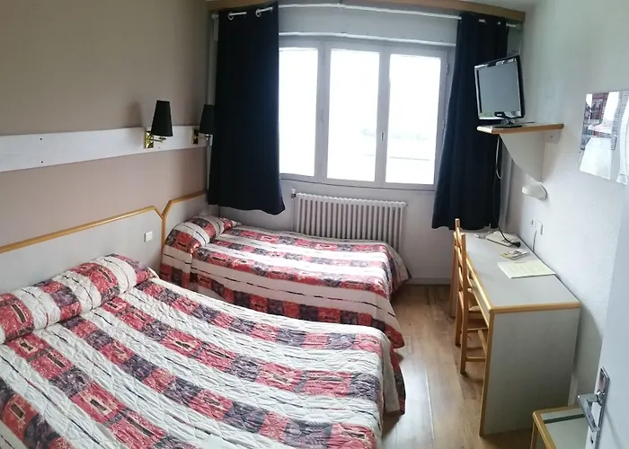 Le Sully Sur Yon 2* לה-רוש-סור-יון