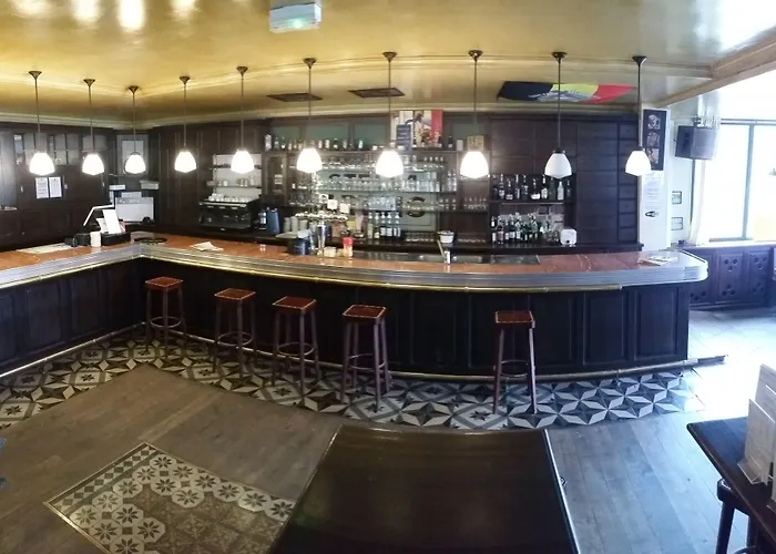 מלון Le Sully Sur Yon 2*