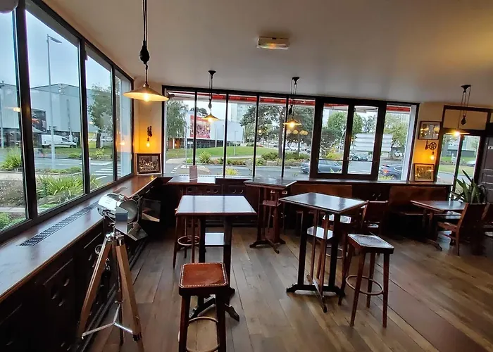 Le Sully Sur Yon מלון לה-רוש-סור-יון