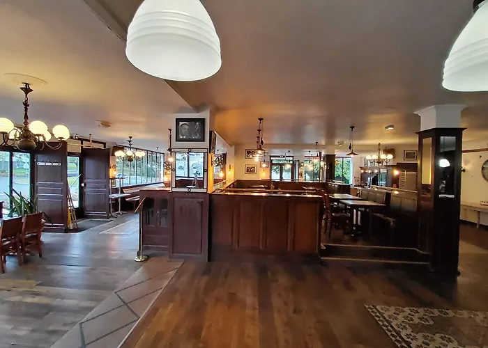 Le Sully Sur Yon מלון