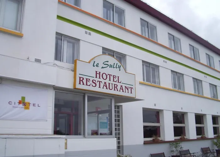 Le Sully Sur Yon מלון