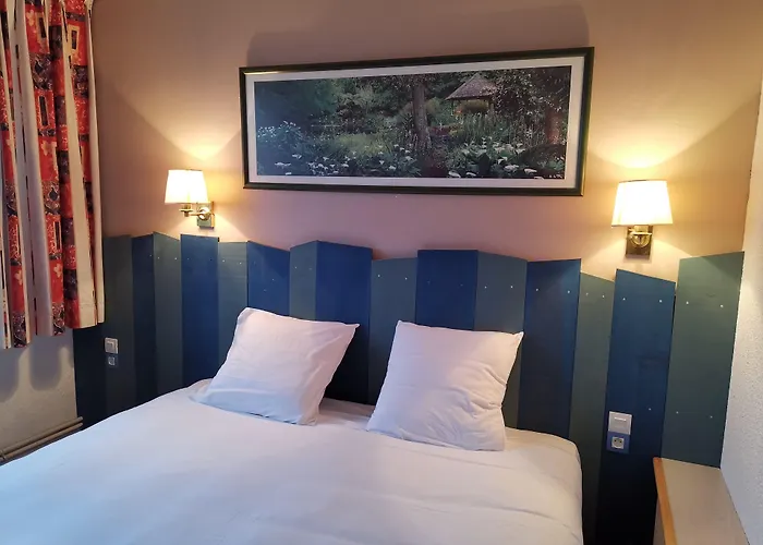 Le Sully Sur Yon Hotel 2*