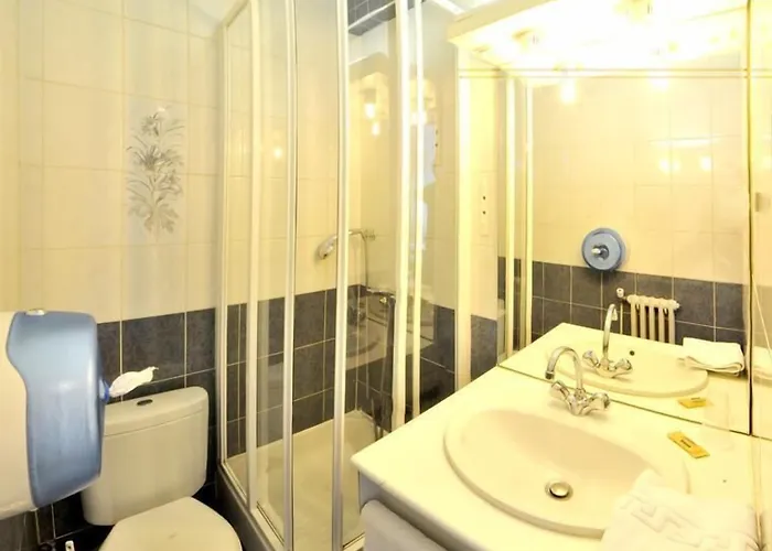 Hotel Le Sully Sur Yon 2*