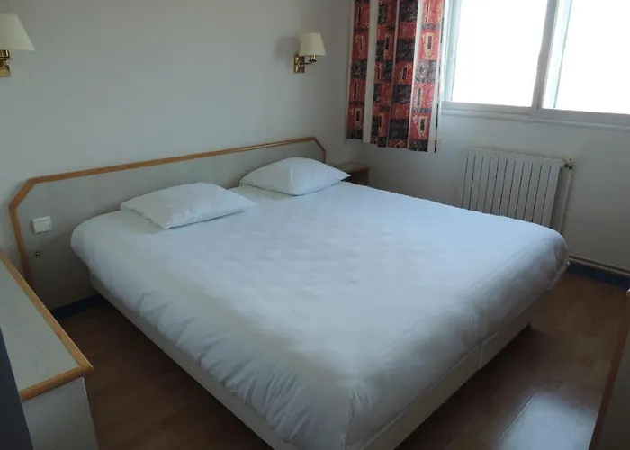 Le Sully Sur Yon Hotel 2*