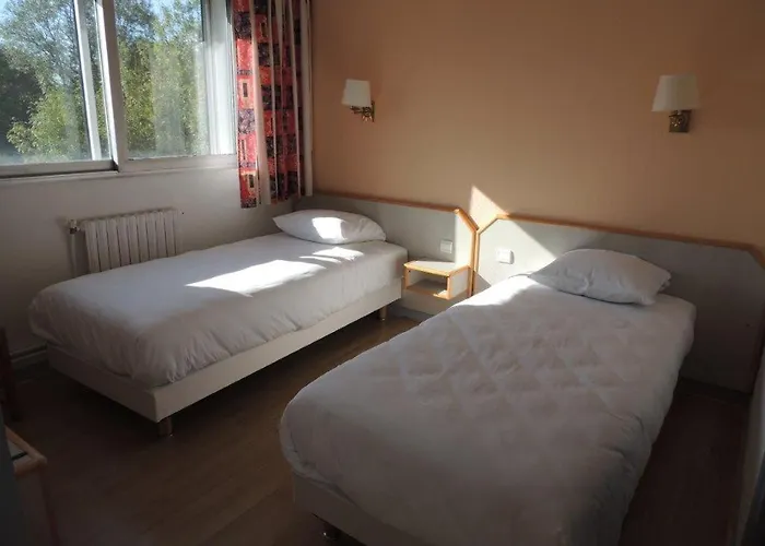 Le Sully Sur Yon 2* לה-רוש-סור-יון